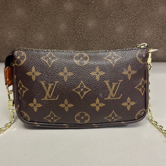 🔥🔥🔥Authentic Louis Vuitton Clutch Pouch Crossbody Bag - Picture 3 of 16